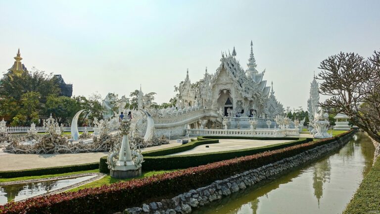 Guide to Visiting the White Temple in Chiang Rai