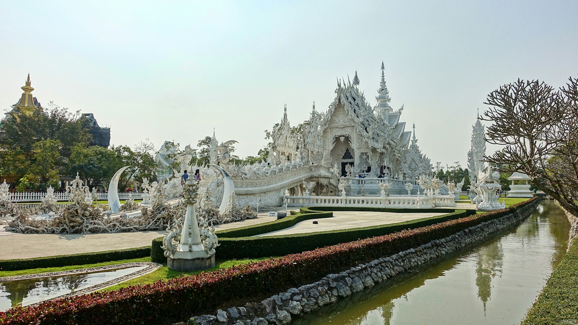 Guide to Visiting the White Temple in Chiang Rai