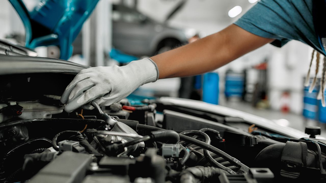 Windshield Repair : The Ultimate Guide to Saving Money and Preventing Further Damage